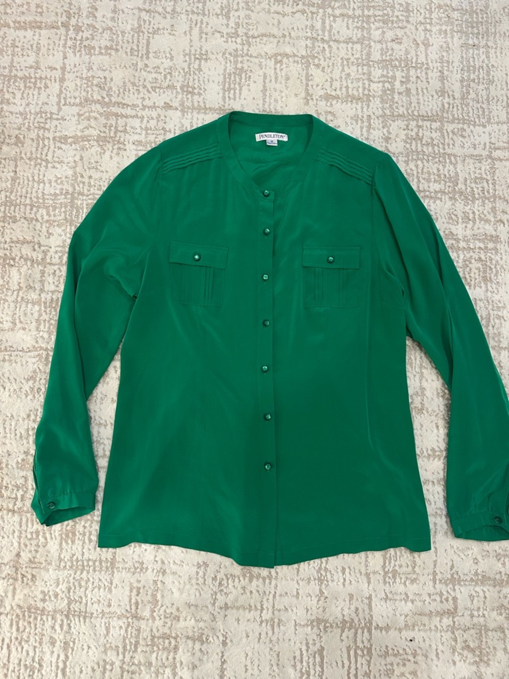 Beautiful Pendleton 100% silk blouse in a rich emerald green.